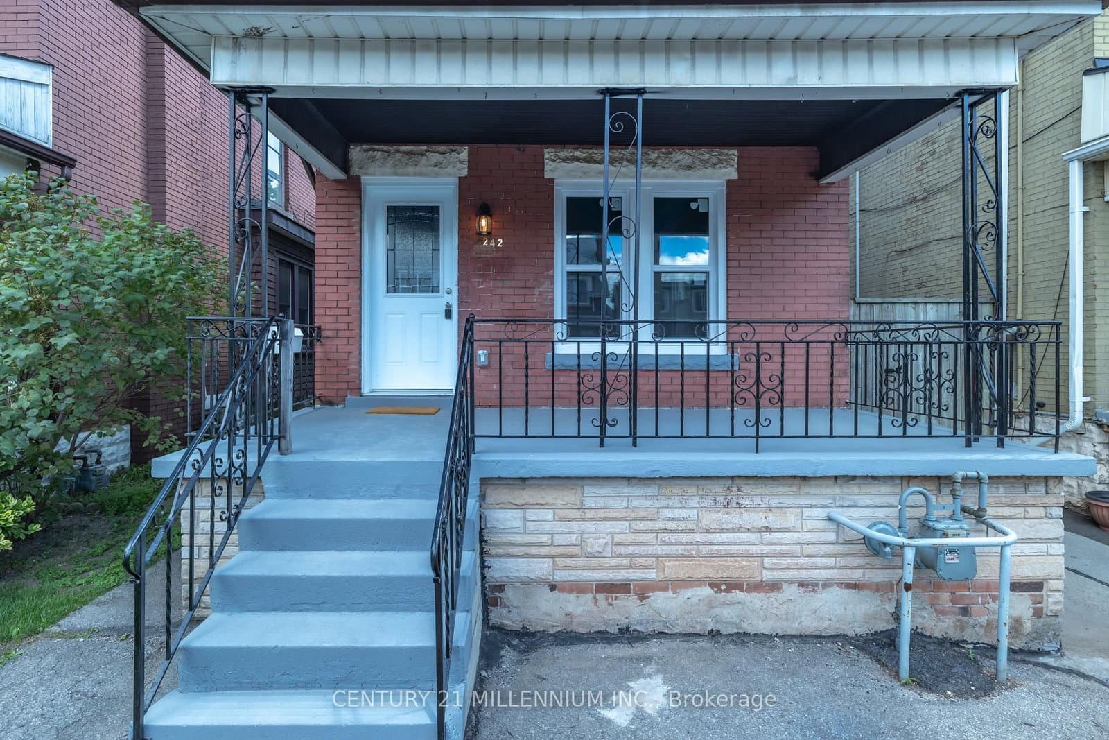 Balmoral Avenue in Hamilton · Crown Point — photo 2
