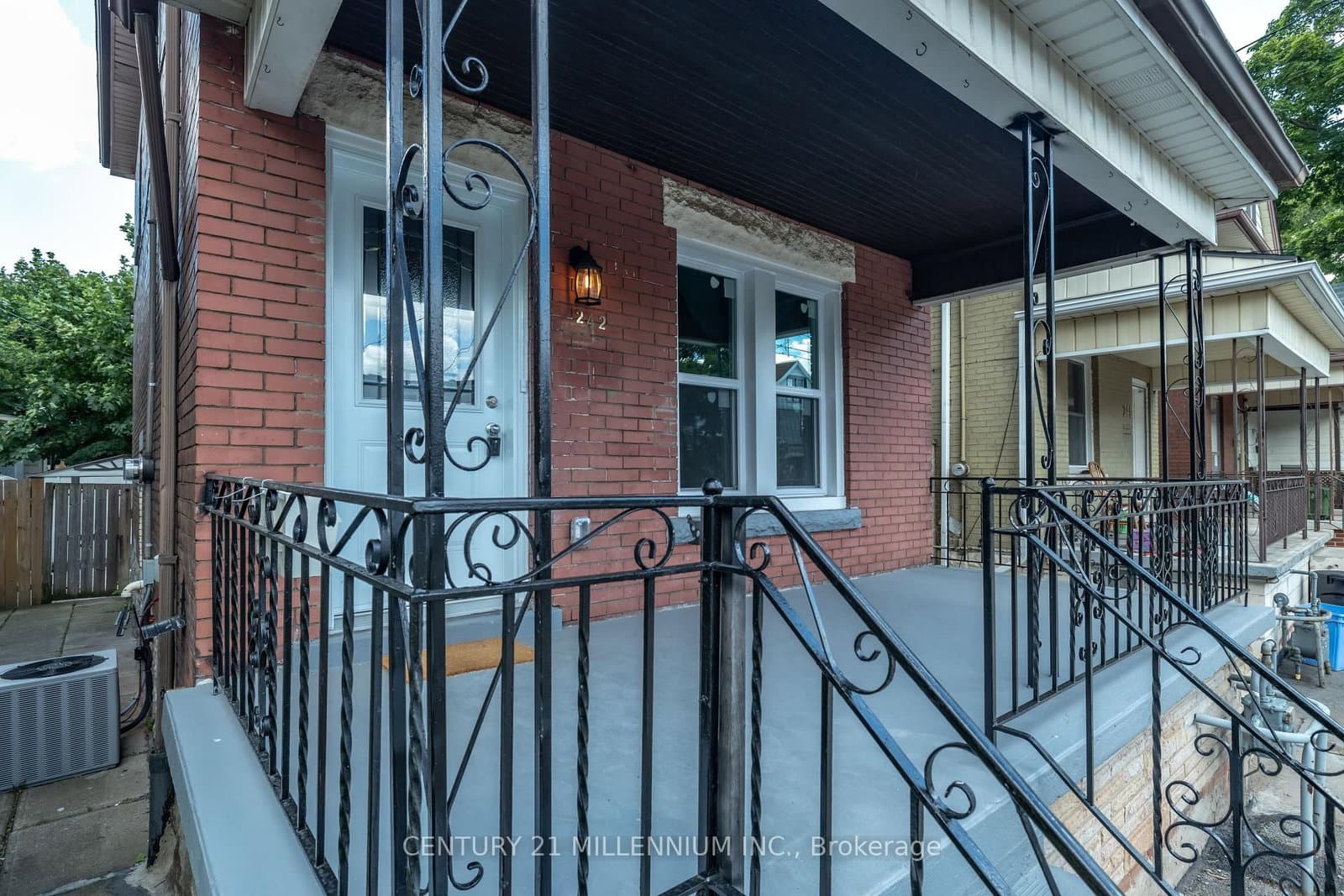 Balmoral Avenue in Hamilton · Crown Point — photo 3