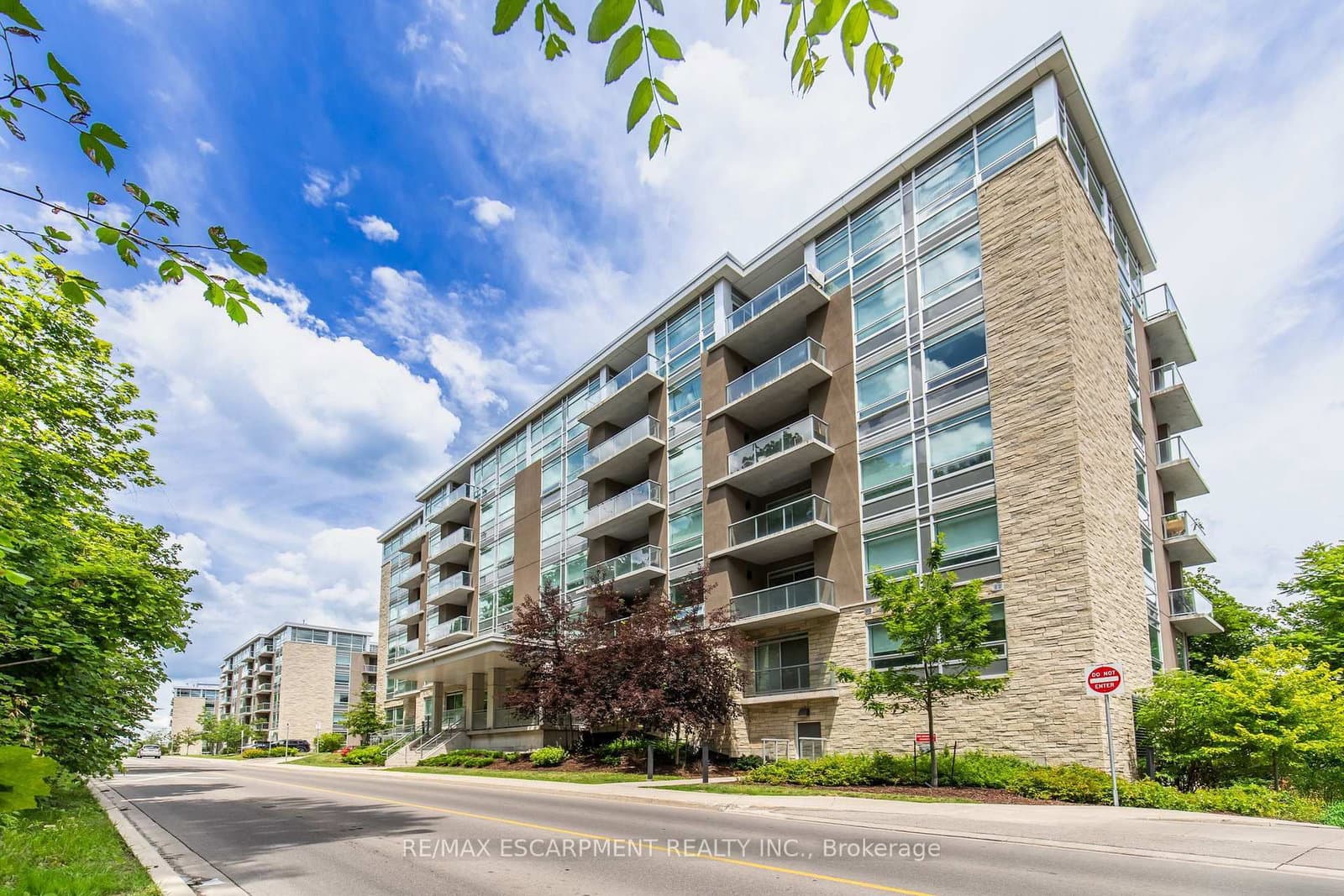Photo of Charlton Avenue in Hamilton · Stinson