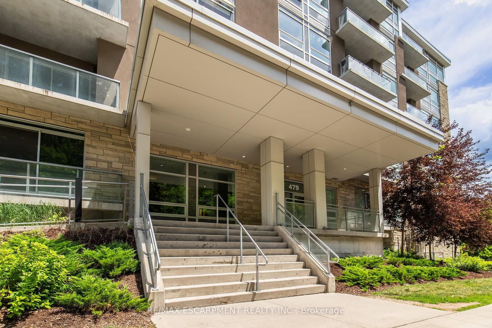 Charlton Avenue in Hamilton · Stinson — photo 2