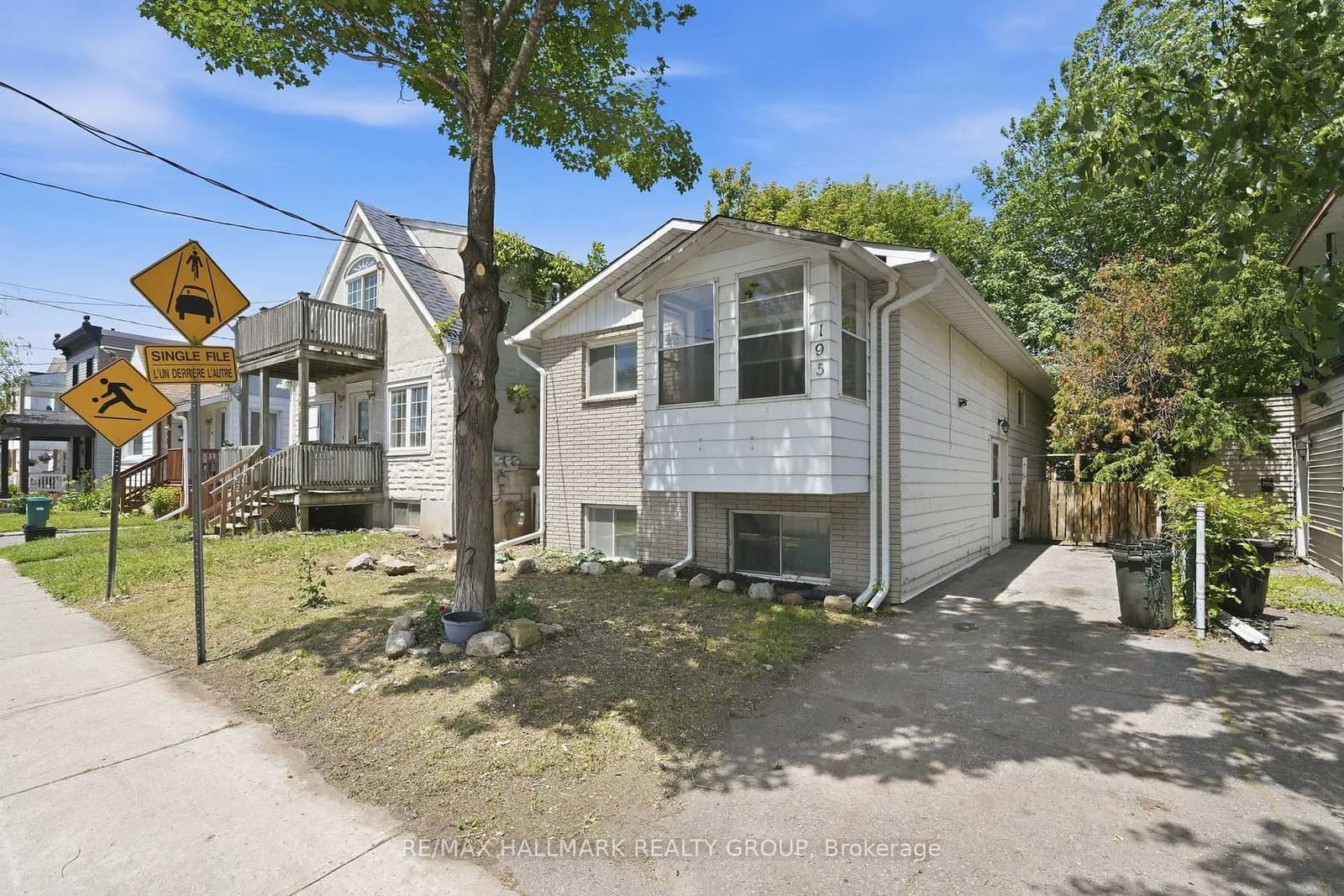 Photo of Deschamps Avenue in Ottawa · Vanier