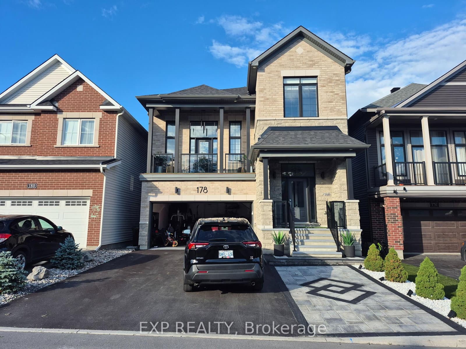 Photo of Lynn Coulter Street in Ottawa · Barrhaven - Half Moon Bay