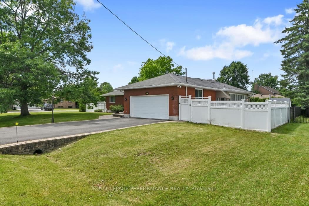 Elma Street in Ottawa · Blossom Park/Kemp Park/Findlay Creek — photo 2