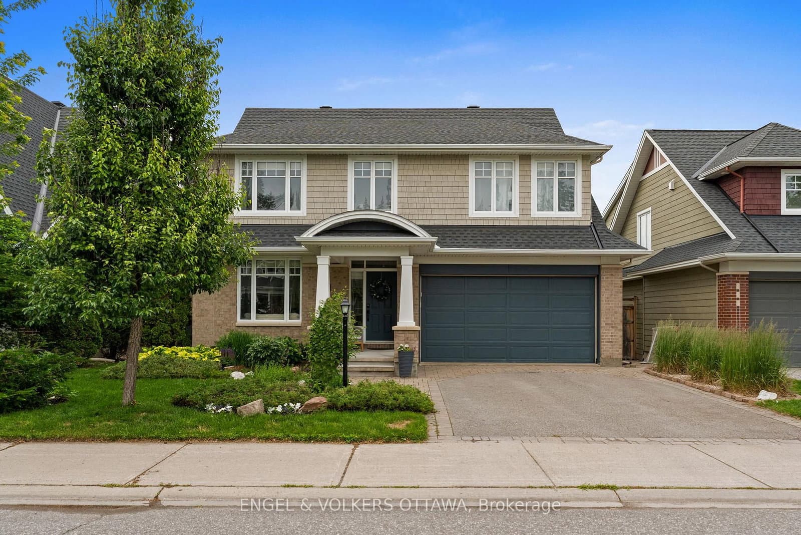 Photo of Erinwoods Circle in Ottawa · Barrhaven - Stonebridge