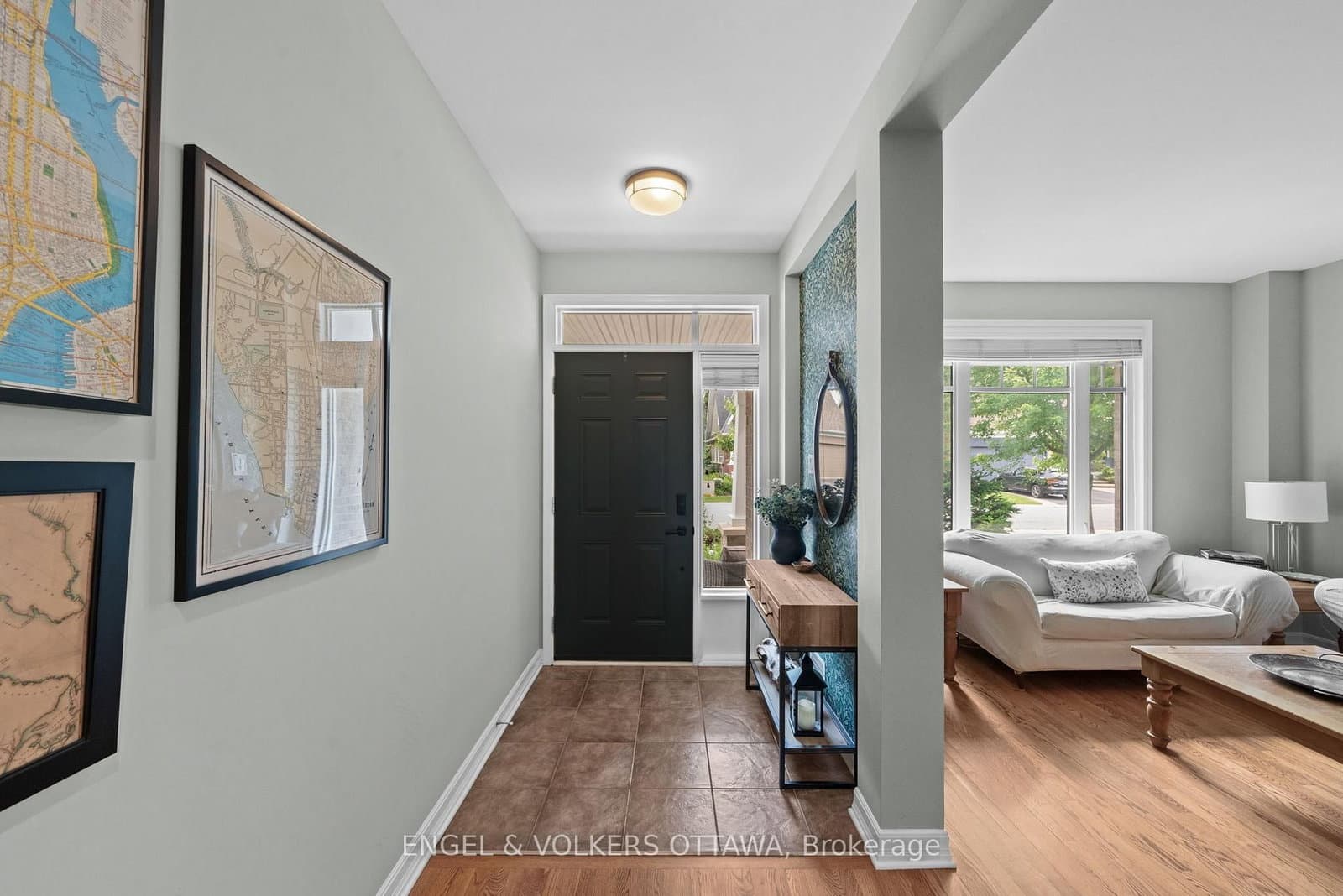 Erinwoods Circle in Ottawa · Barrhaven - Stonebridge — photo 3