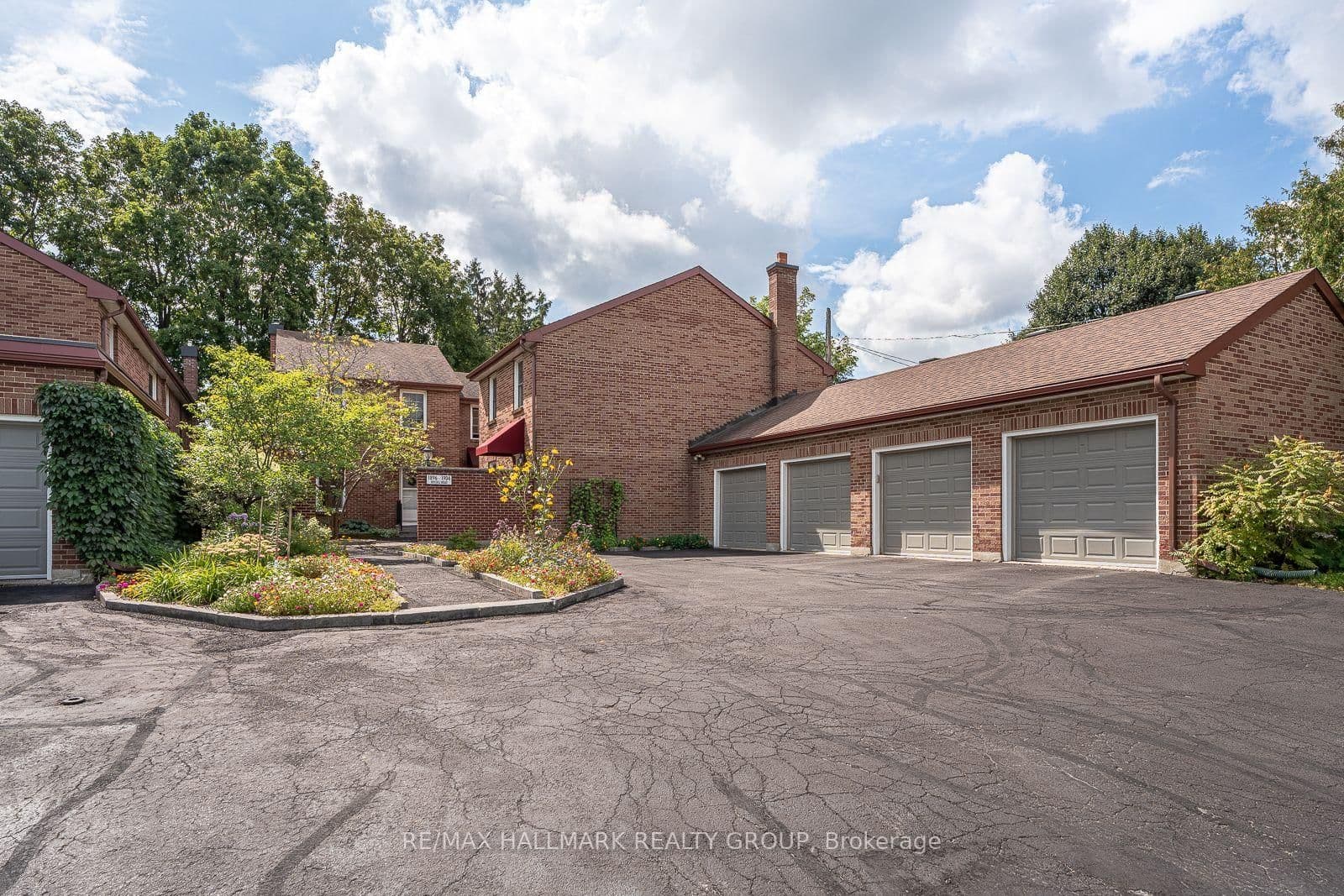 Photo of RUSSELL Road in Ottawa · Elmvale Acres