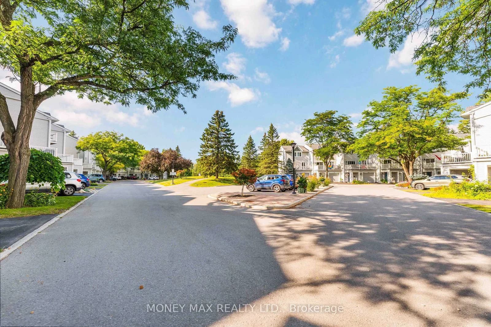 Forsyth Lane in Nepean · Crystal Beach — photo 2