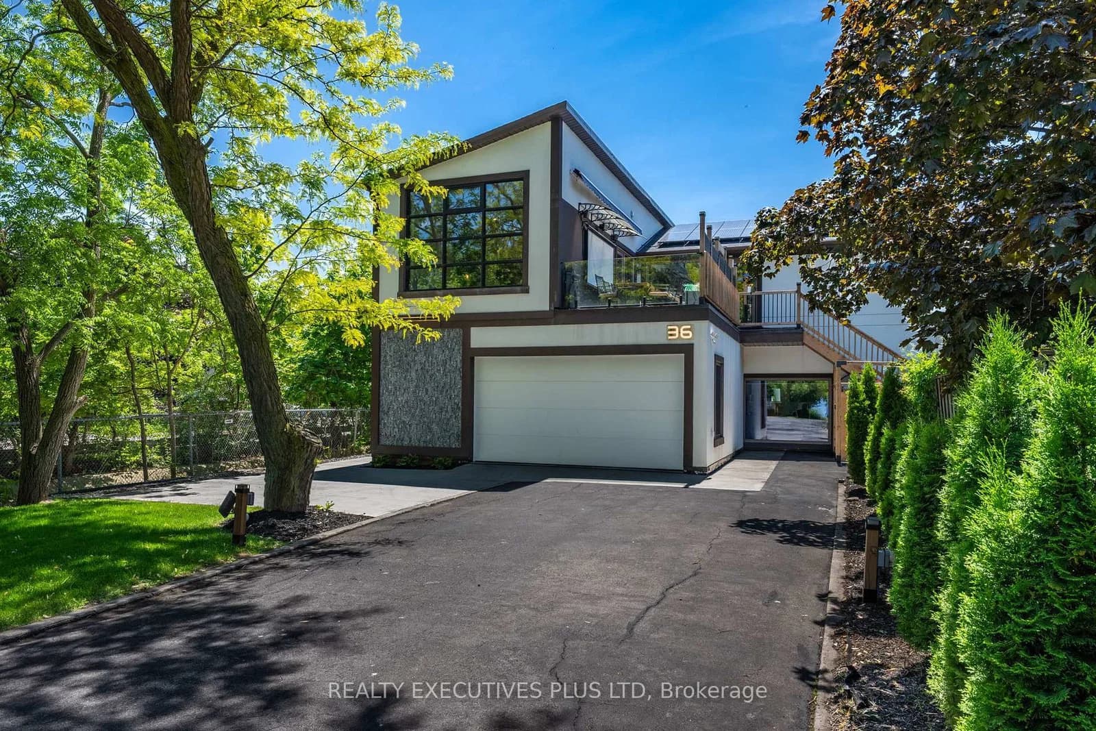 Lakeview Drive in Hamilton · Stoney Creek — photo 3