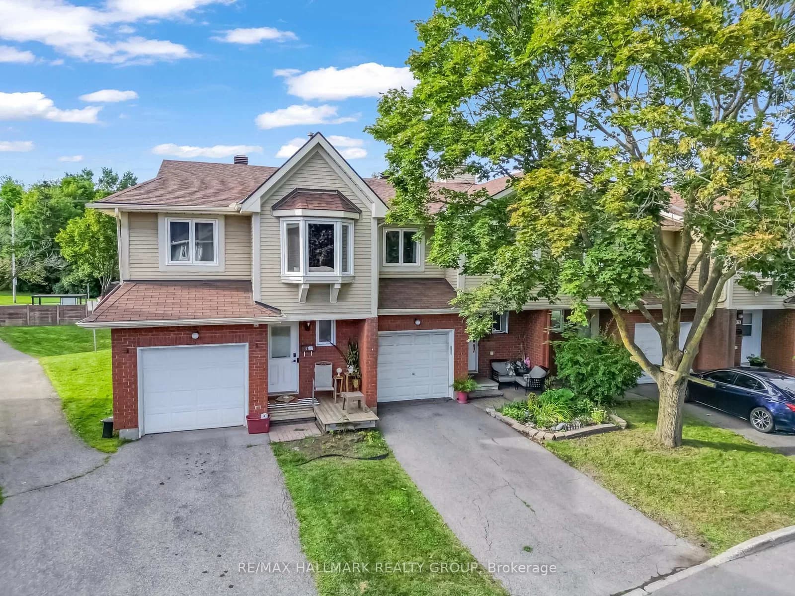 Photo of Valade Crescent in Ottawa · Fallingbrook/Pineridge