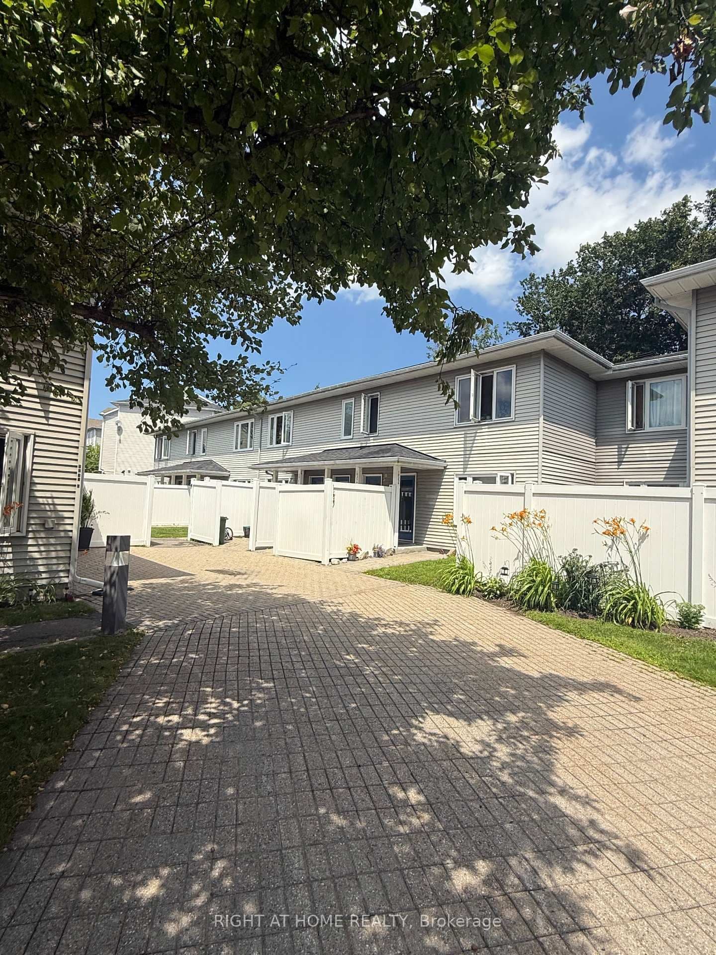Photo of Cummings Avenue in Ottawa · Cyrville