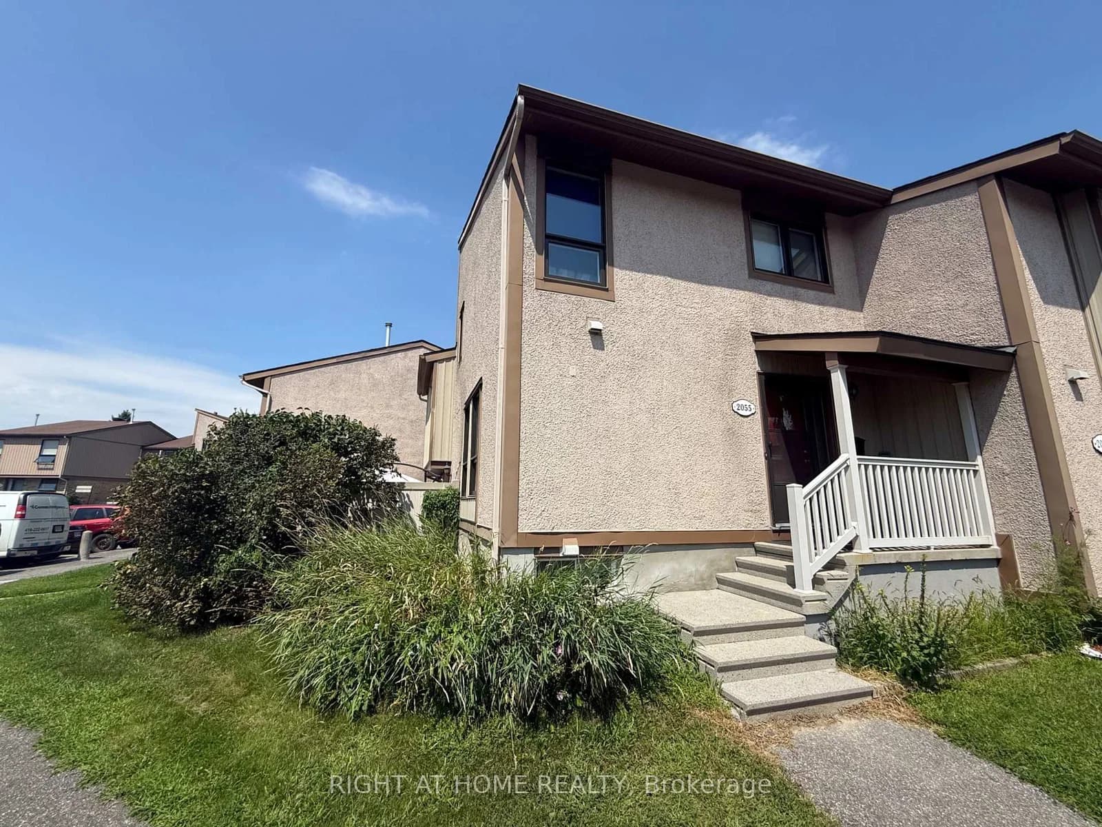 Stonehenge Crescent in Ottawa · Pineview — photo 2
