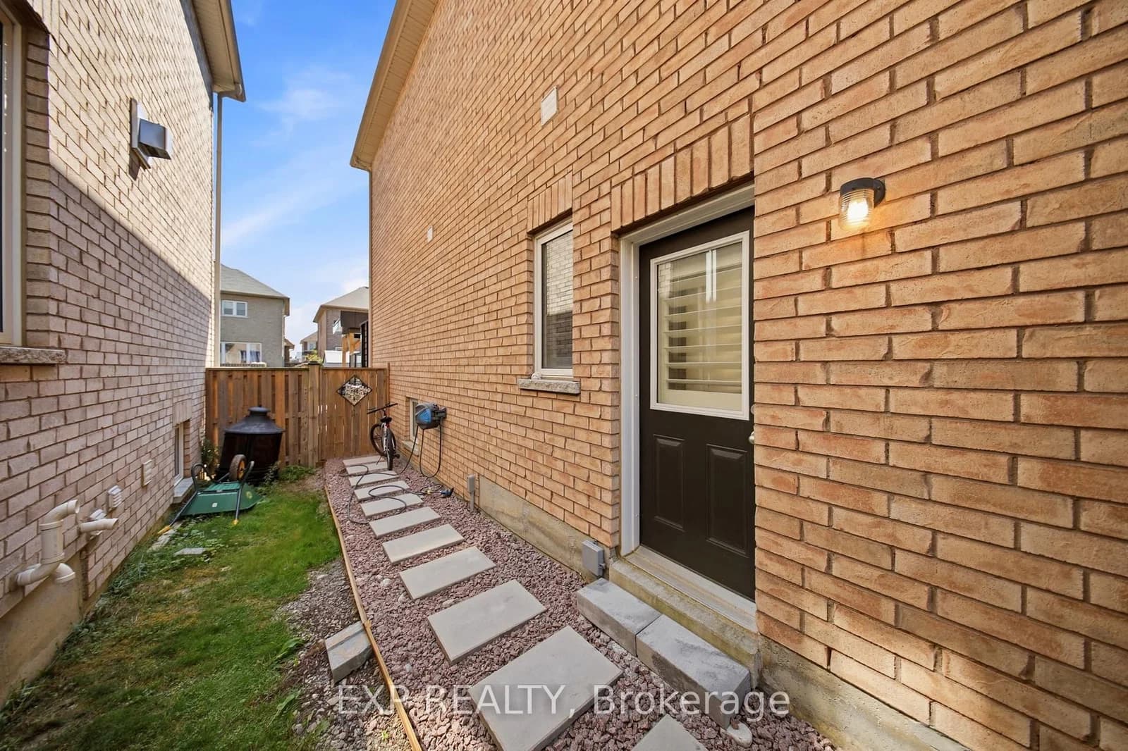 Chaumont Drive in Hamilton · Stoney Creek Mountain — photo 3