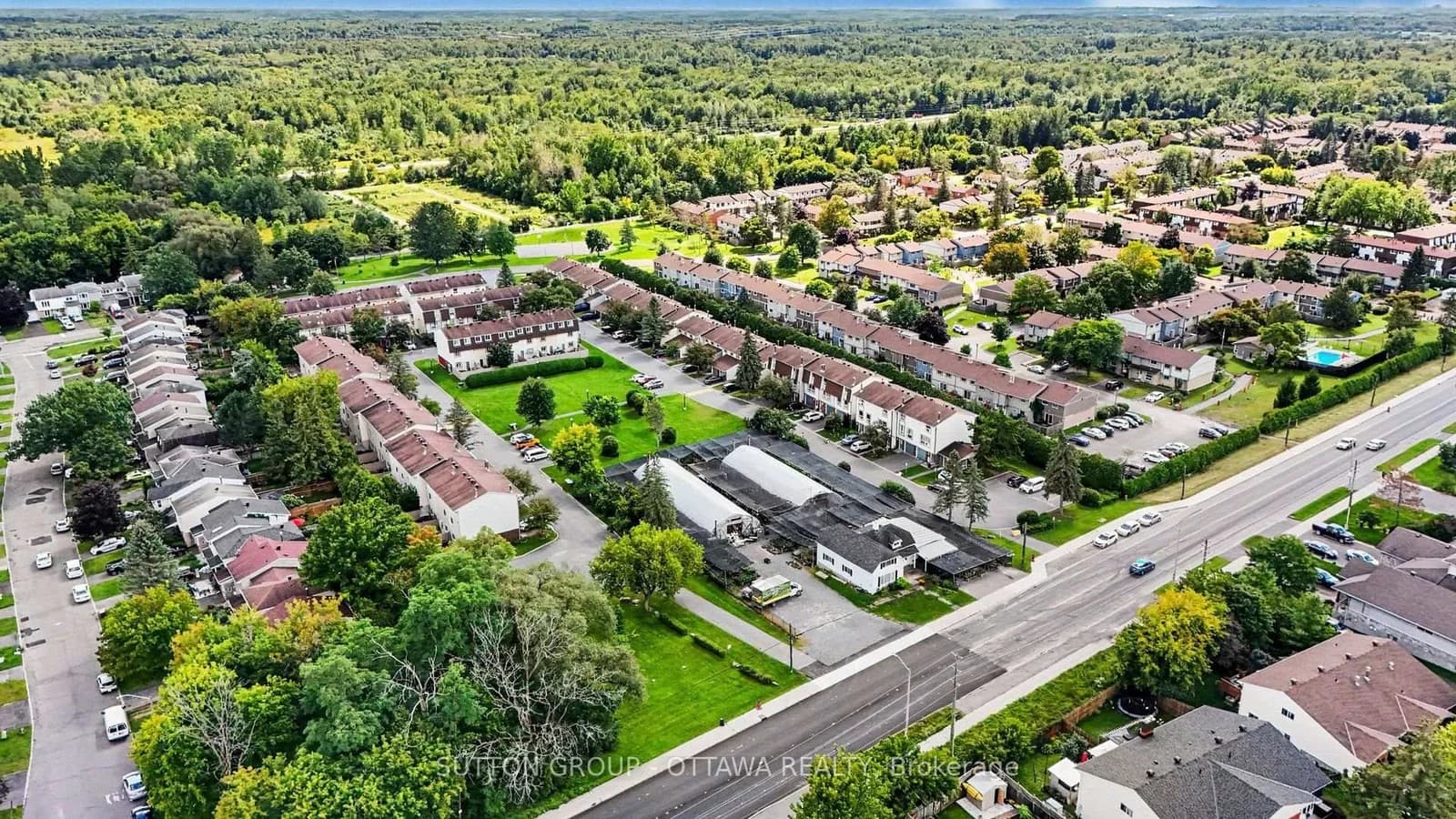 Innes Road in Ottawa · Blackburn Hamlet (South) — photo 3