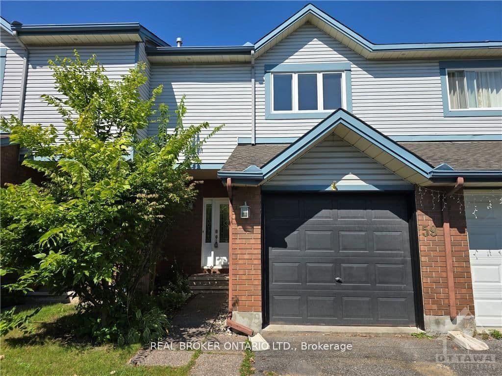 Photo of Piper Crescent in Ottawa · Kanata - Morgan's Grant/South March