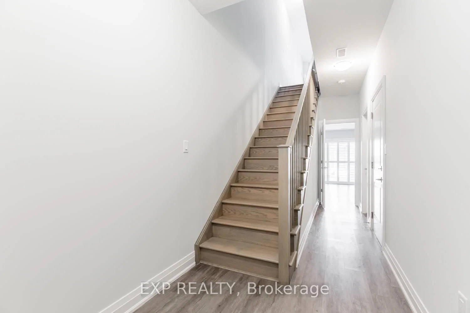 Bayberry Lane in Hamilton · Mount Hope — photo 3