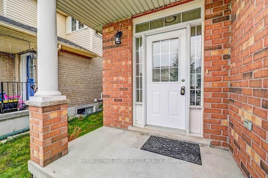 Tealby Crescent in Waterloo — photo 3