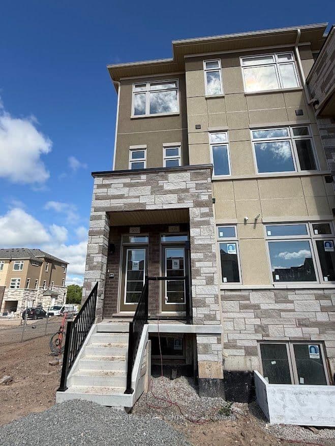 Photo of North Waterdown Drive in Hamilton · Waterdown