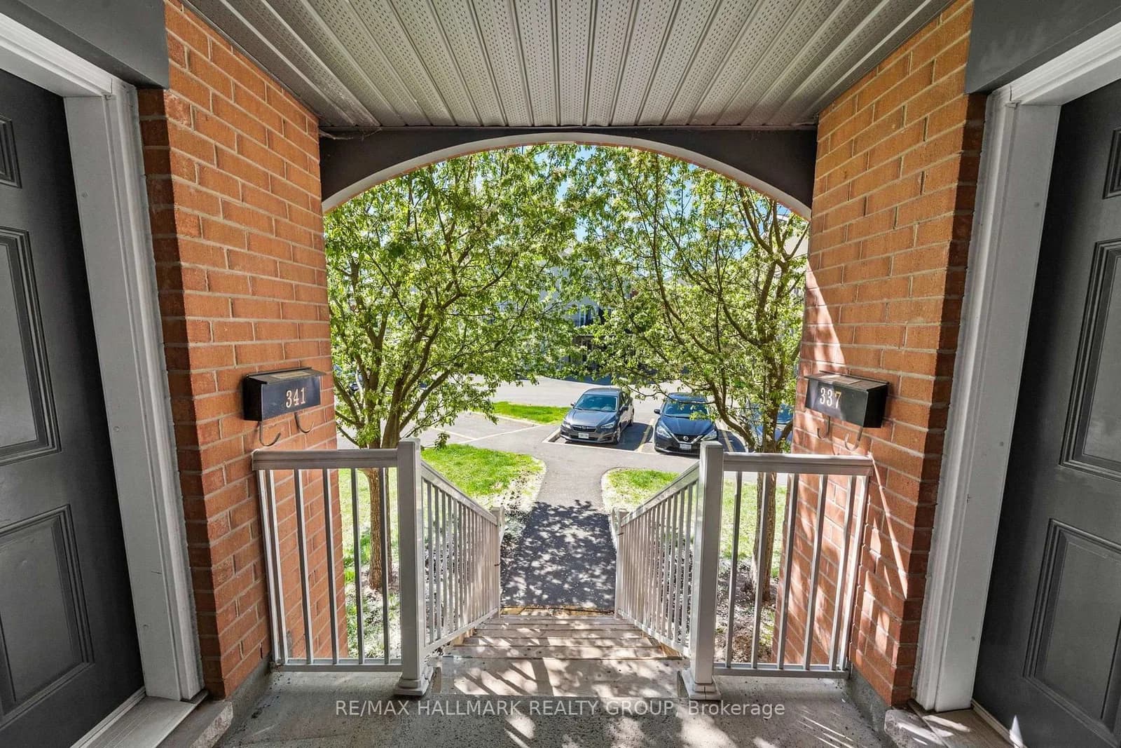 Jardin Private in Ottawa · Manor Park — photo 2