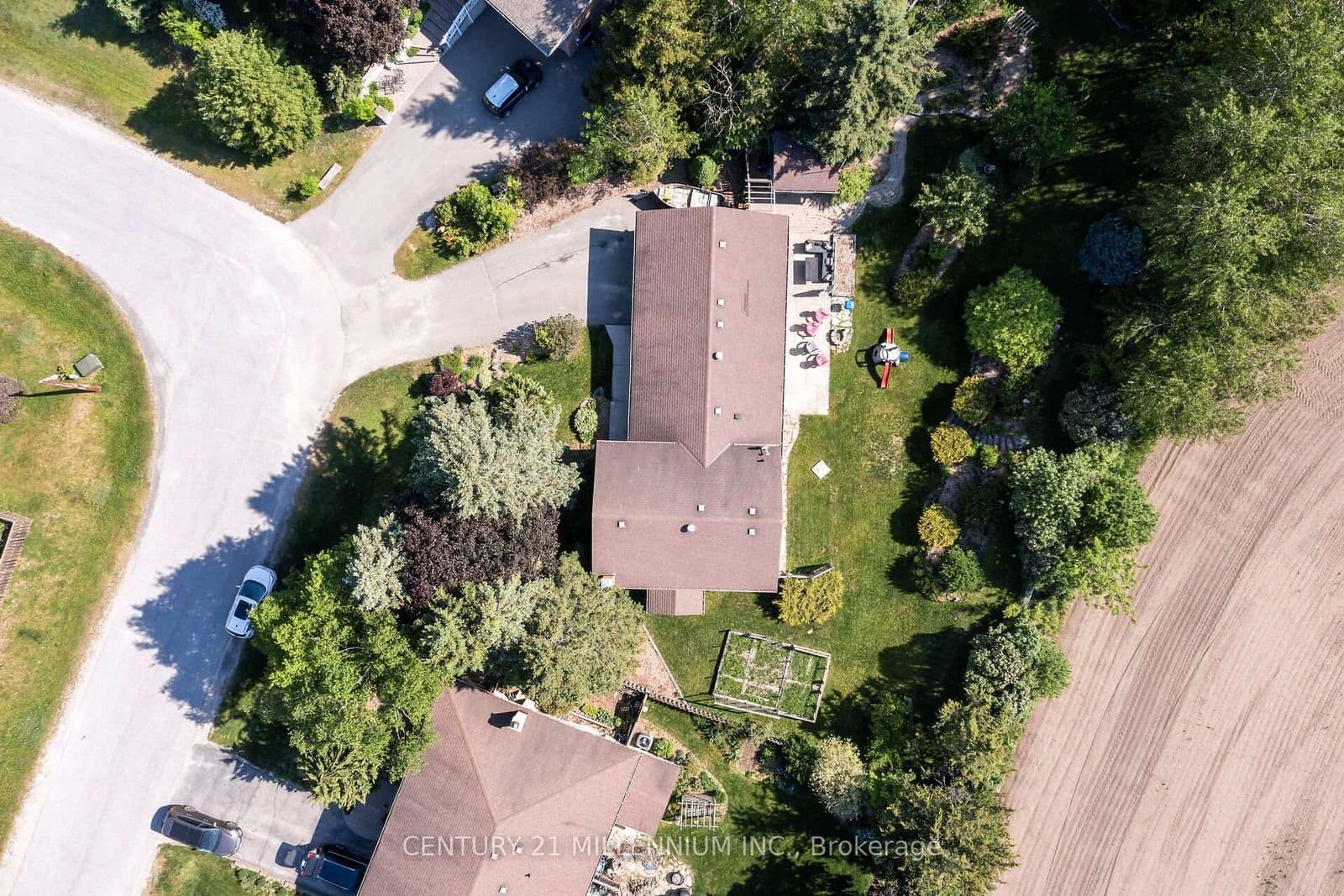 Douglas Crescent in Erin · Rural Erin — photo 2