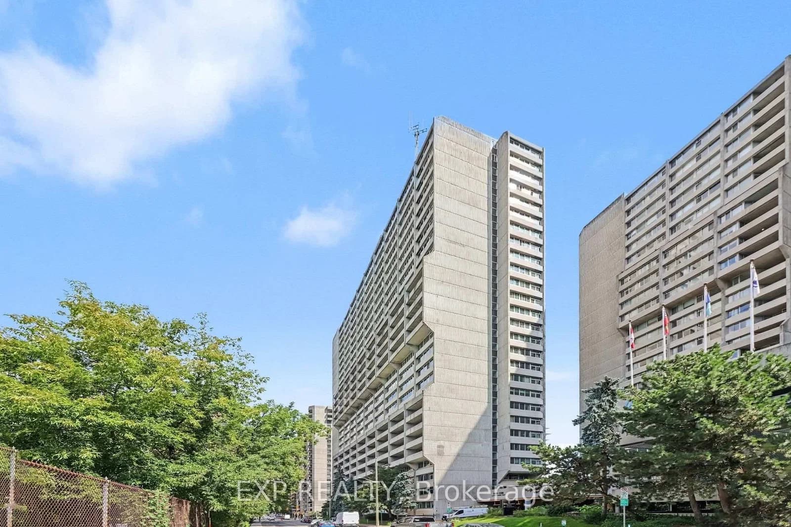 Laurier Avenue in Ottawa · Ottawa Centre — photo 3