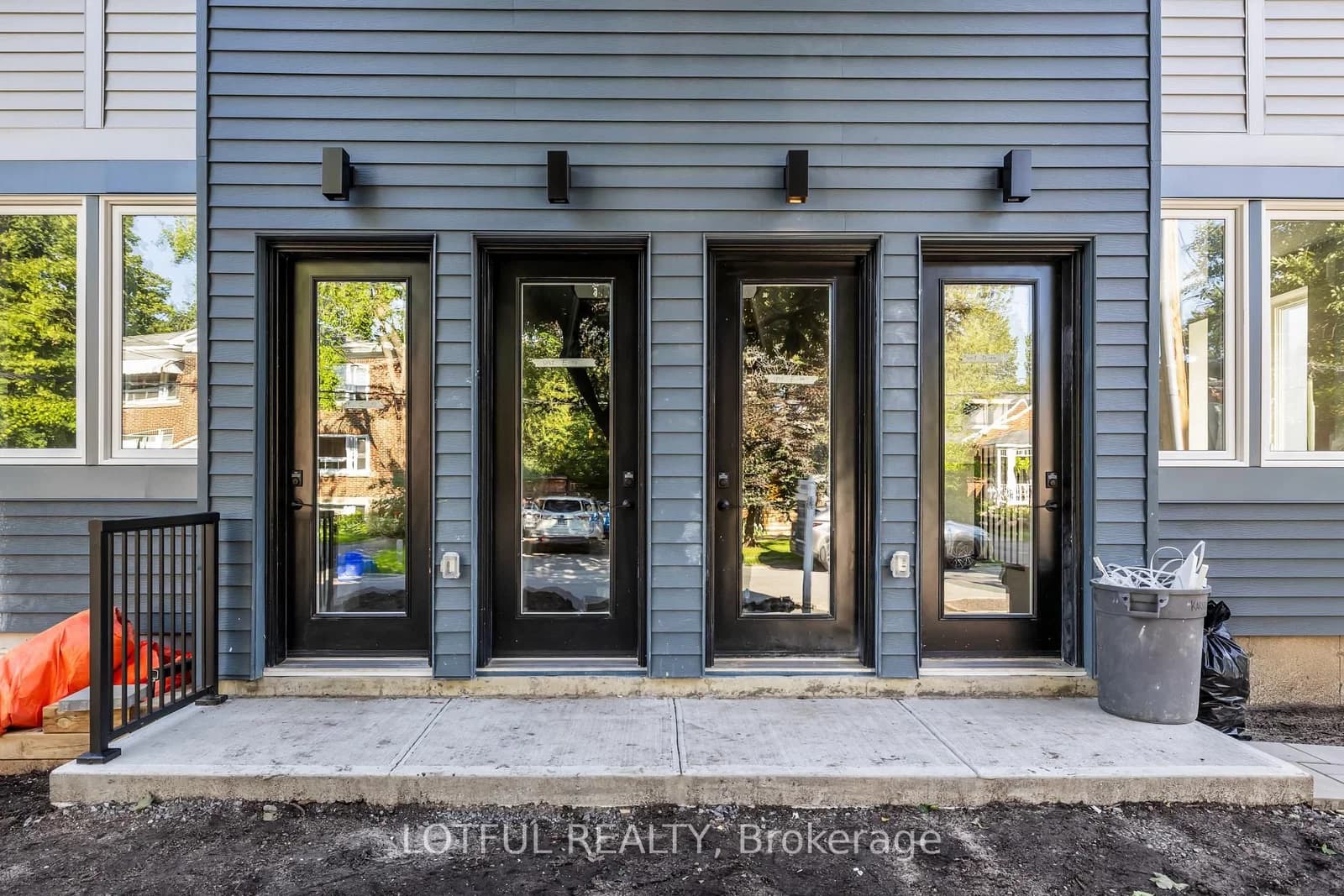 Tweedsmuir Avenue in Ottawa · Westboro/Hampton Park — photo 3
