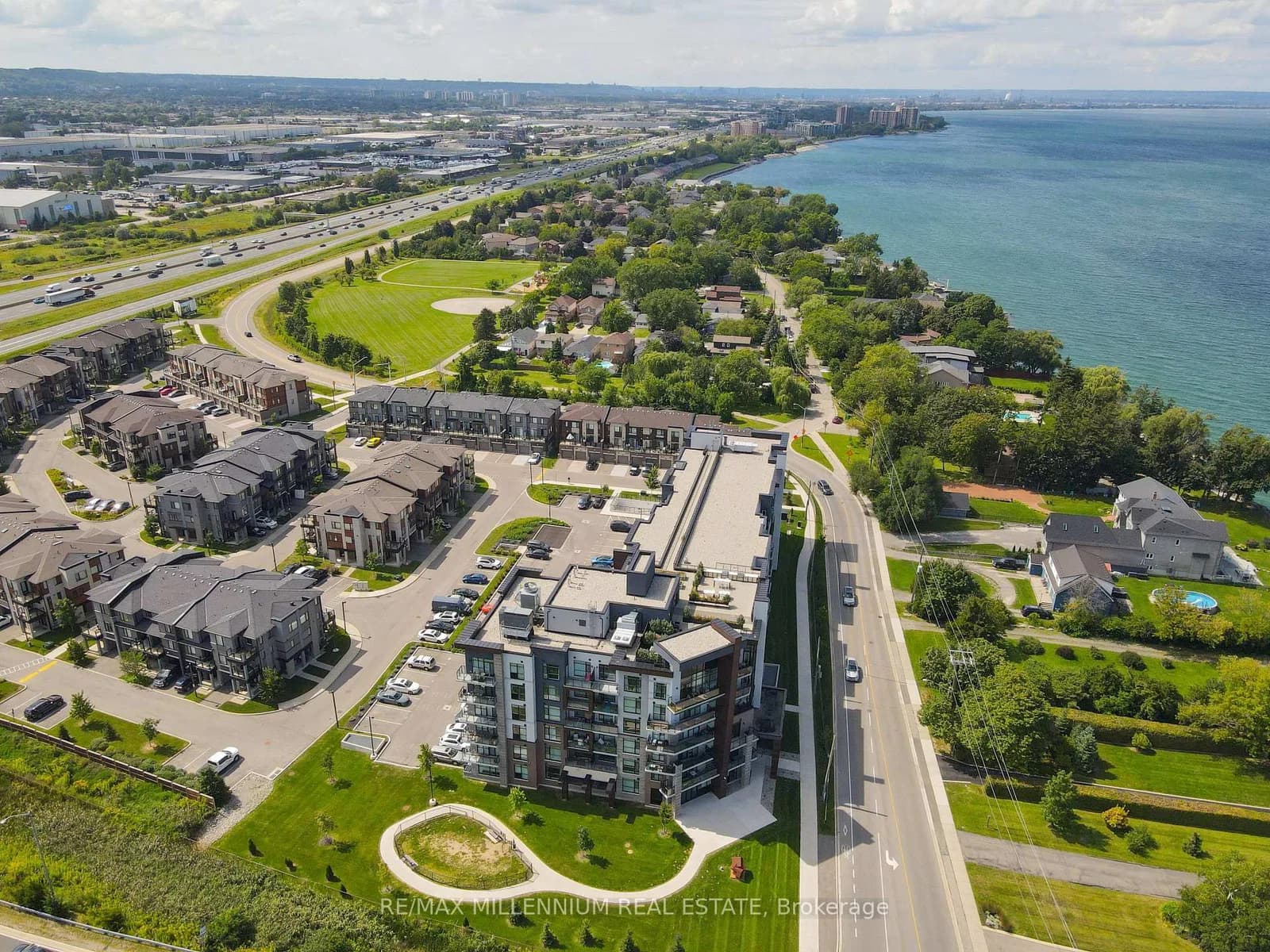 North Service Road in Hamilton · Stoney Creek — photo 2