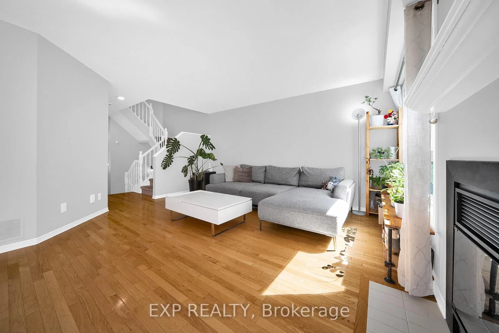 Stonebriar Drive in Ottawa · Centrepointe — photo 3