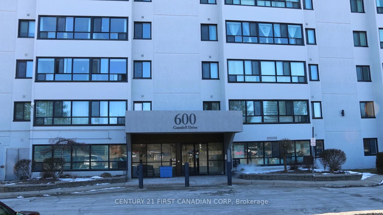Grenfell Drive in London North · North C — photo 2