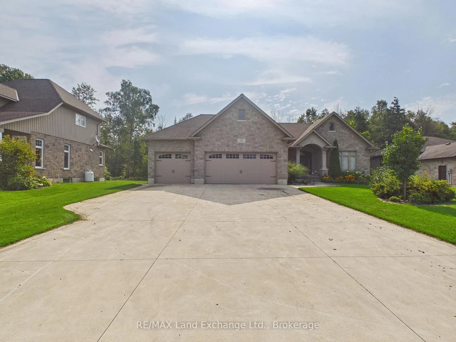 Birchwood Avenue in Kincardine · Kincardine — photo 2
