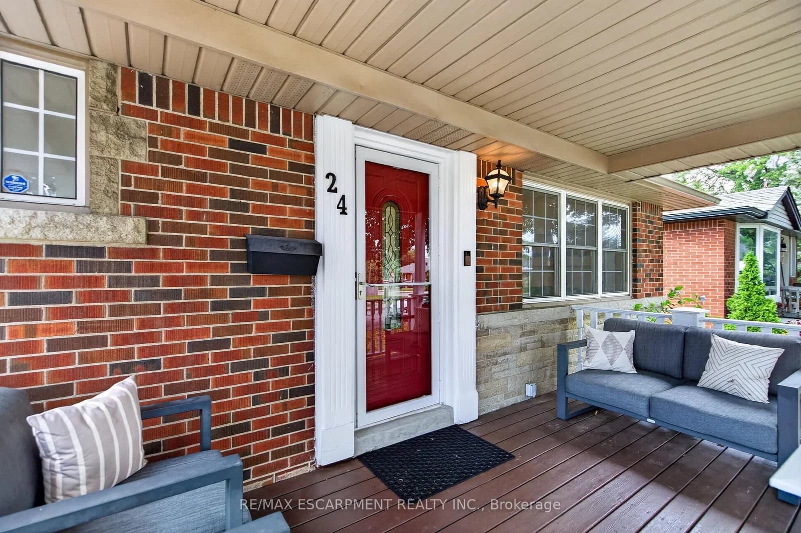 Castlefield Drive in Hamilton · Hampton Heights — photo 2