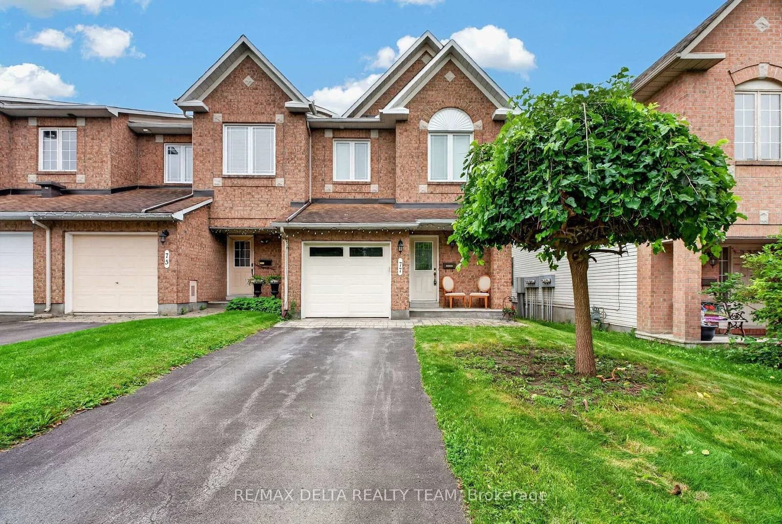 Photo of Flowertree Crescent in Ottawa · Kanata - Emerald Meadows/Trailwest