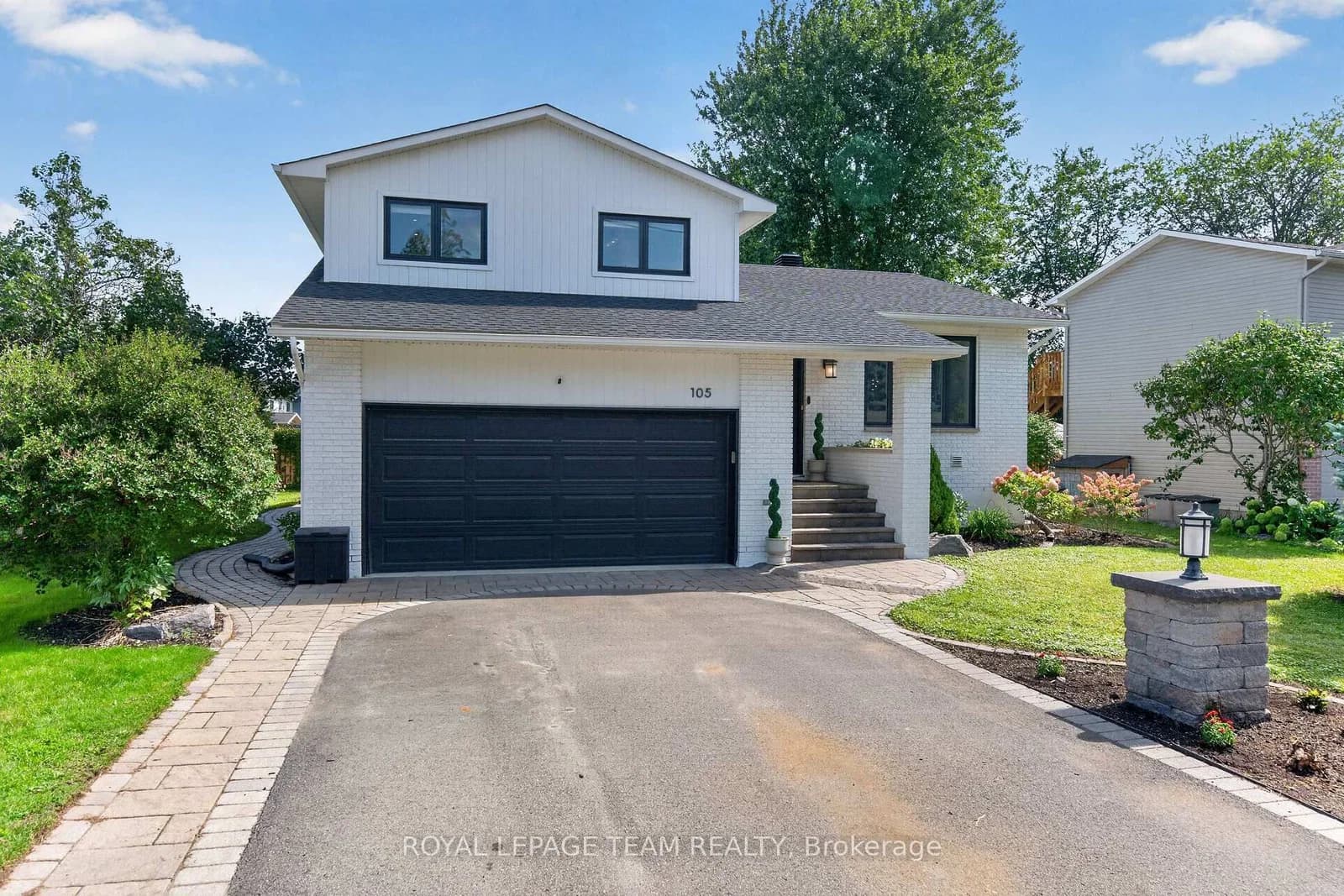 Brae Crescent in Ottawa · Stittsville (South) — photo 2