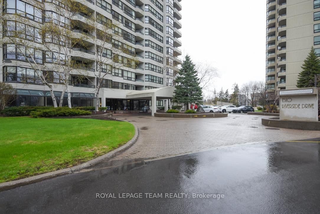 RIVERSIDE Drive in Ottawa · Riverview Park — photo 2