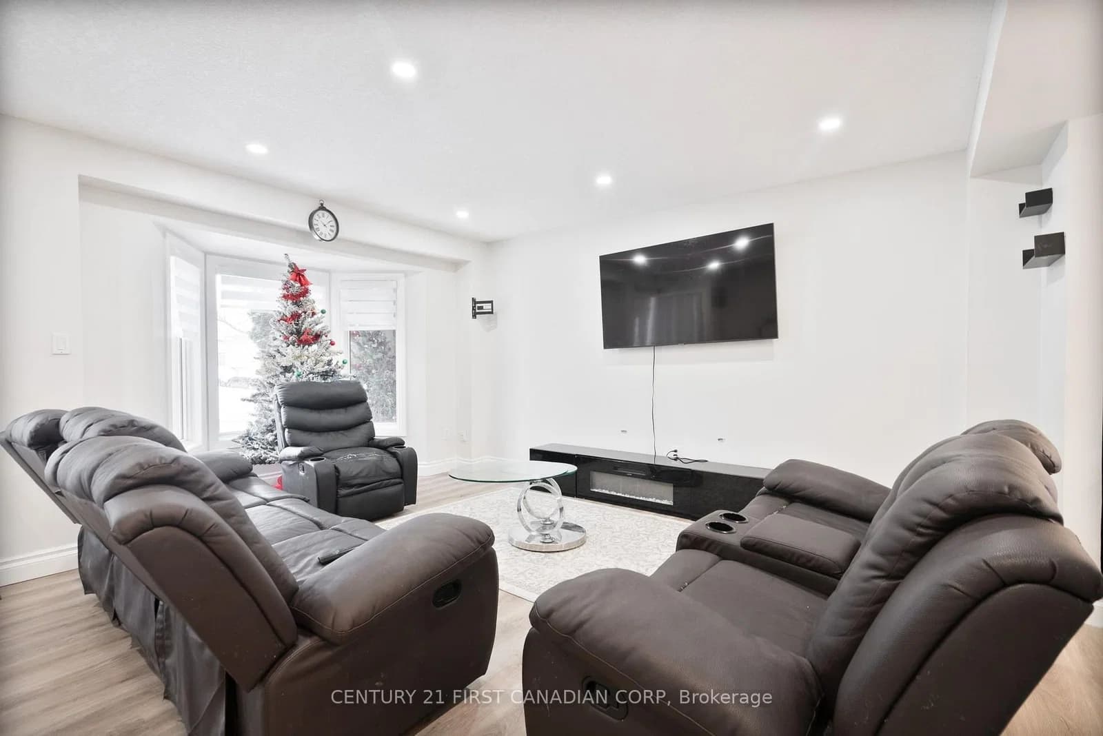 Banbury Crescent in London South · South T — photo 3