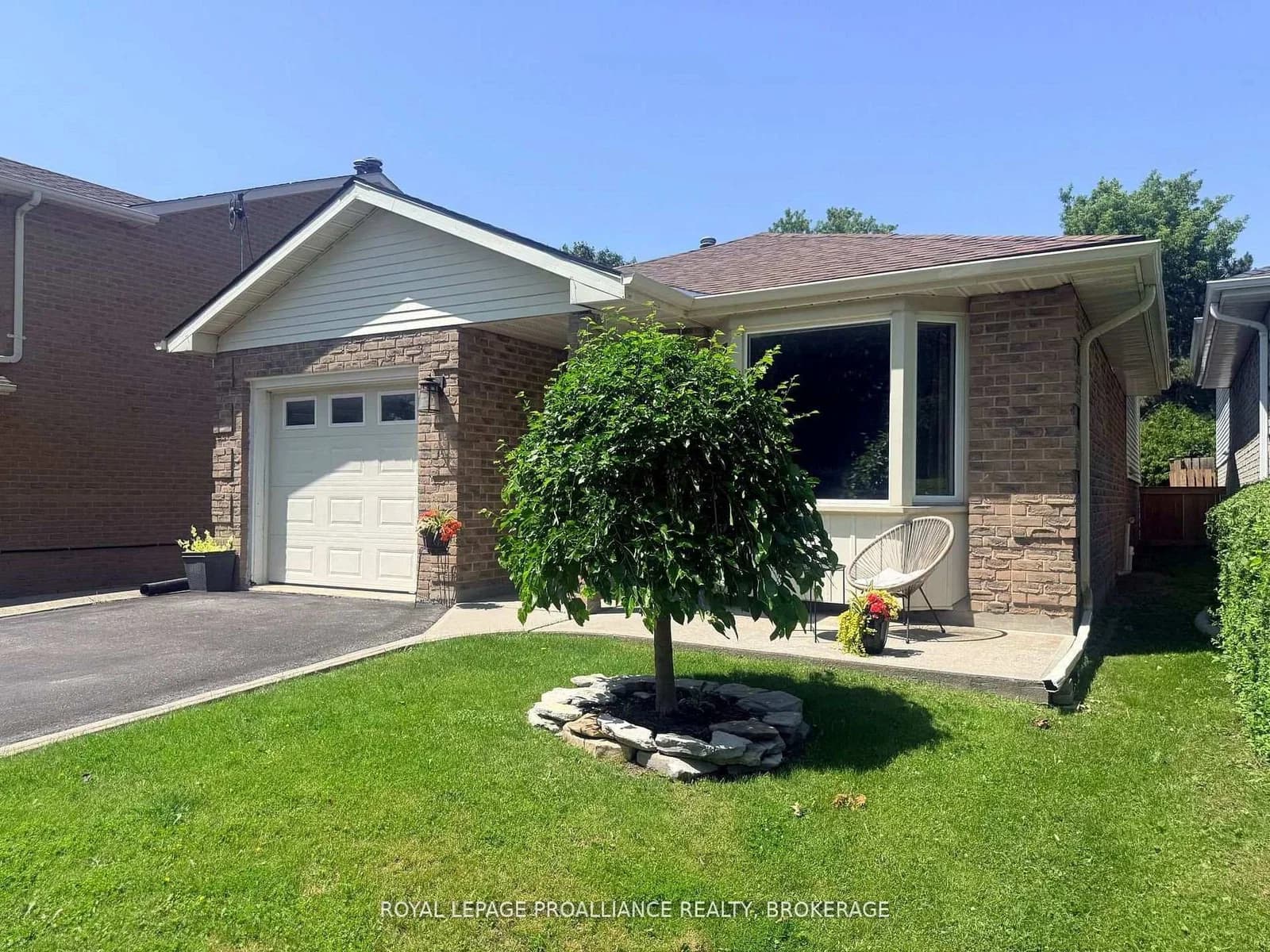 Grenadier Drive in Kingston · Kingston East (Incl Barret Crt) — photo 2
