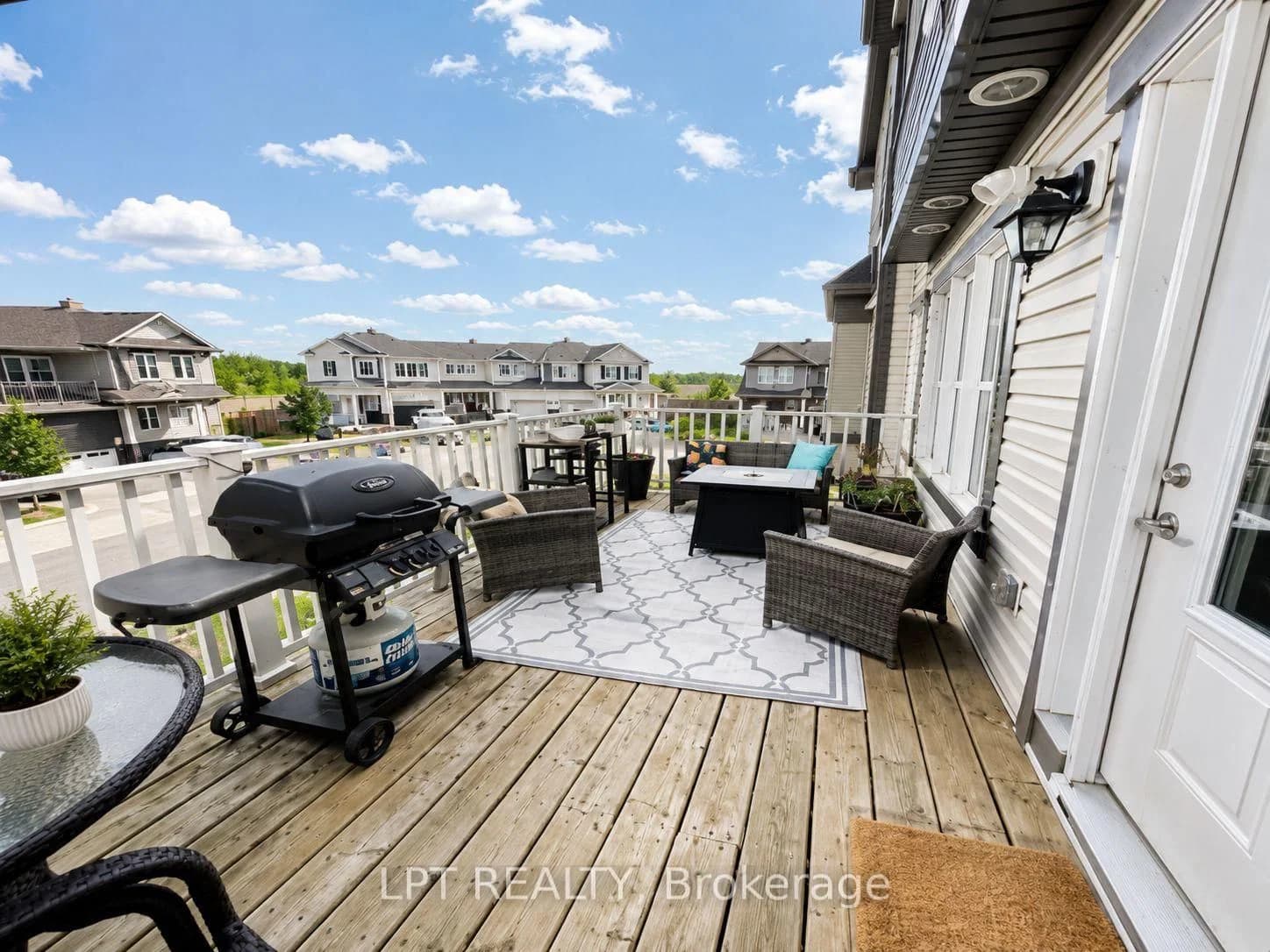 Soleil Avenue in Ottawa · Notting Hill/Summerside — photo 2