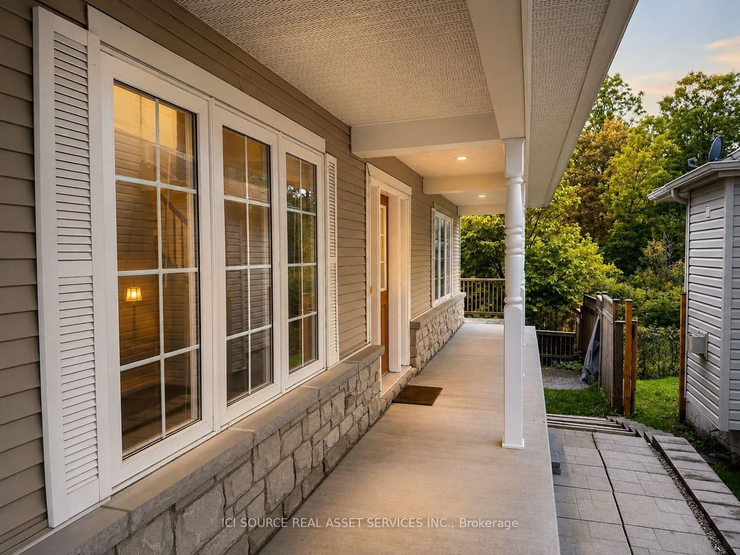 Wisteria Crescent in Ottawa · Hunt Club — photo 3