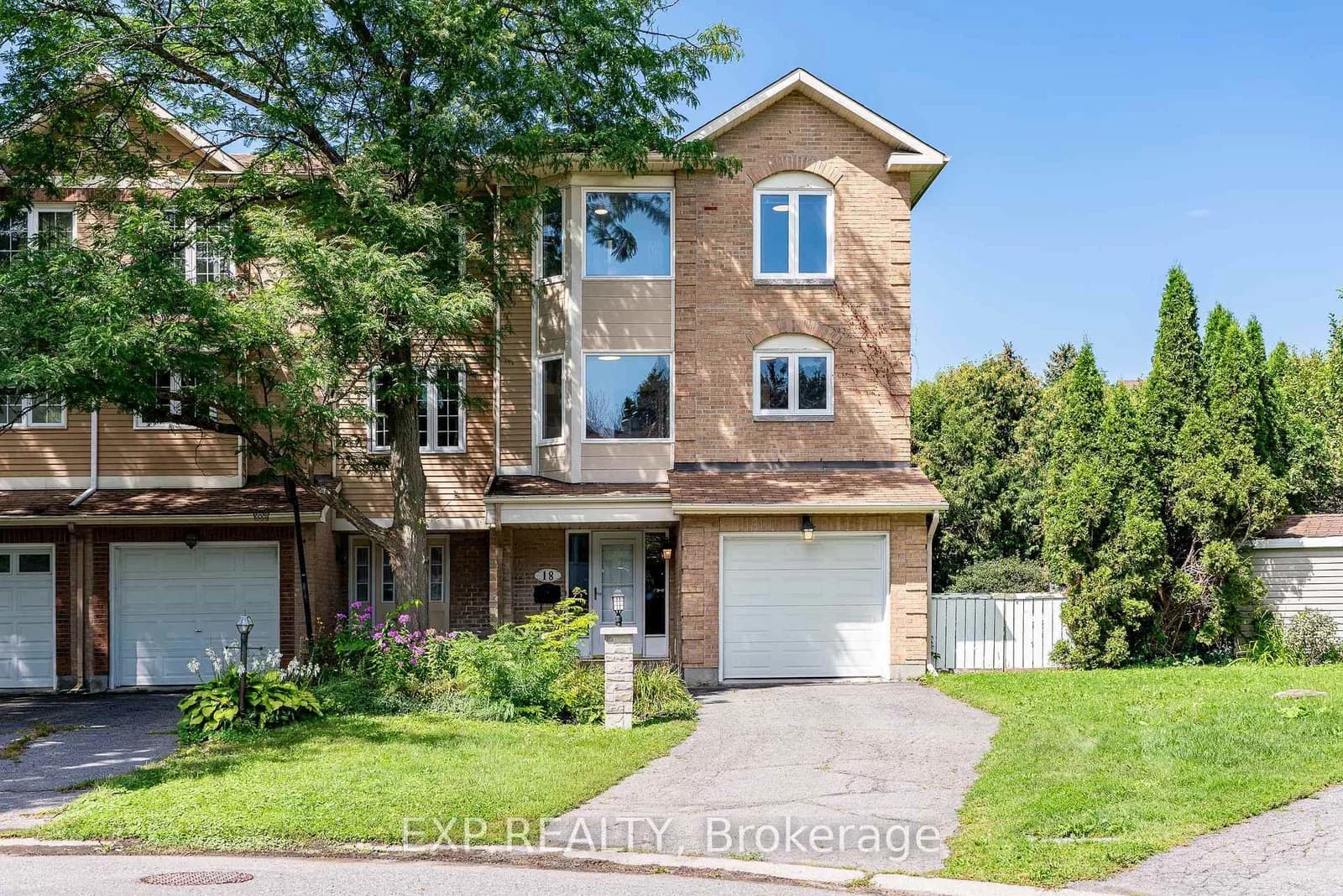Photo of Arbordale Crescent in Ottawa · Centrepointe