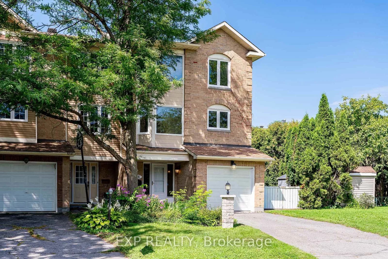 Photo of Arbordale Crescent in Ottawa · Centrepointe