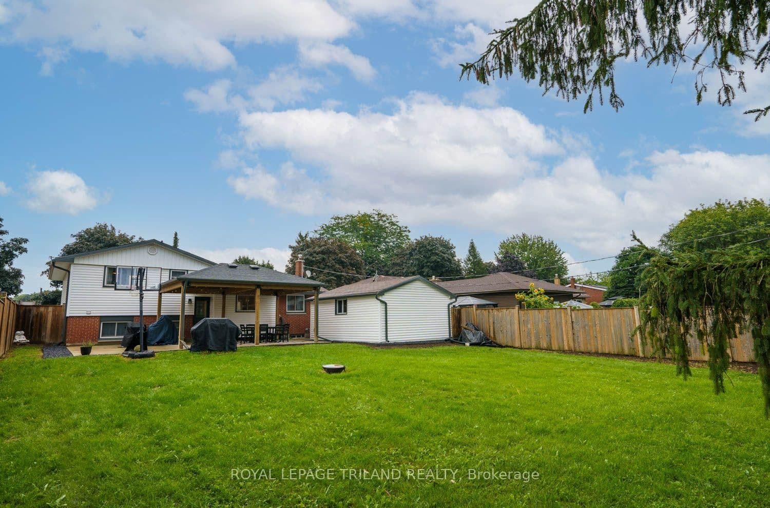 Goldwick Crescent in London East · East D — photo 3