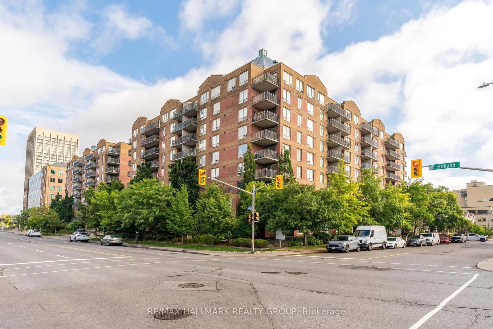 Holland Avenue in Ottawa · Ottawa West — photo 2