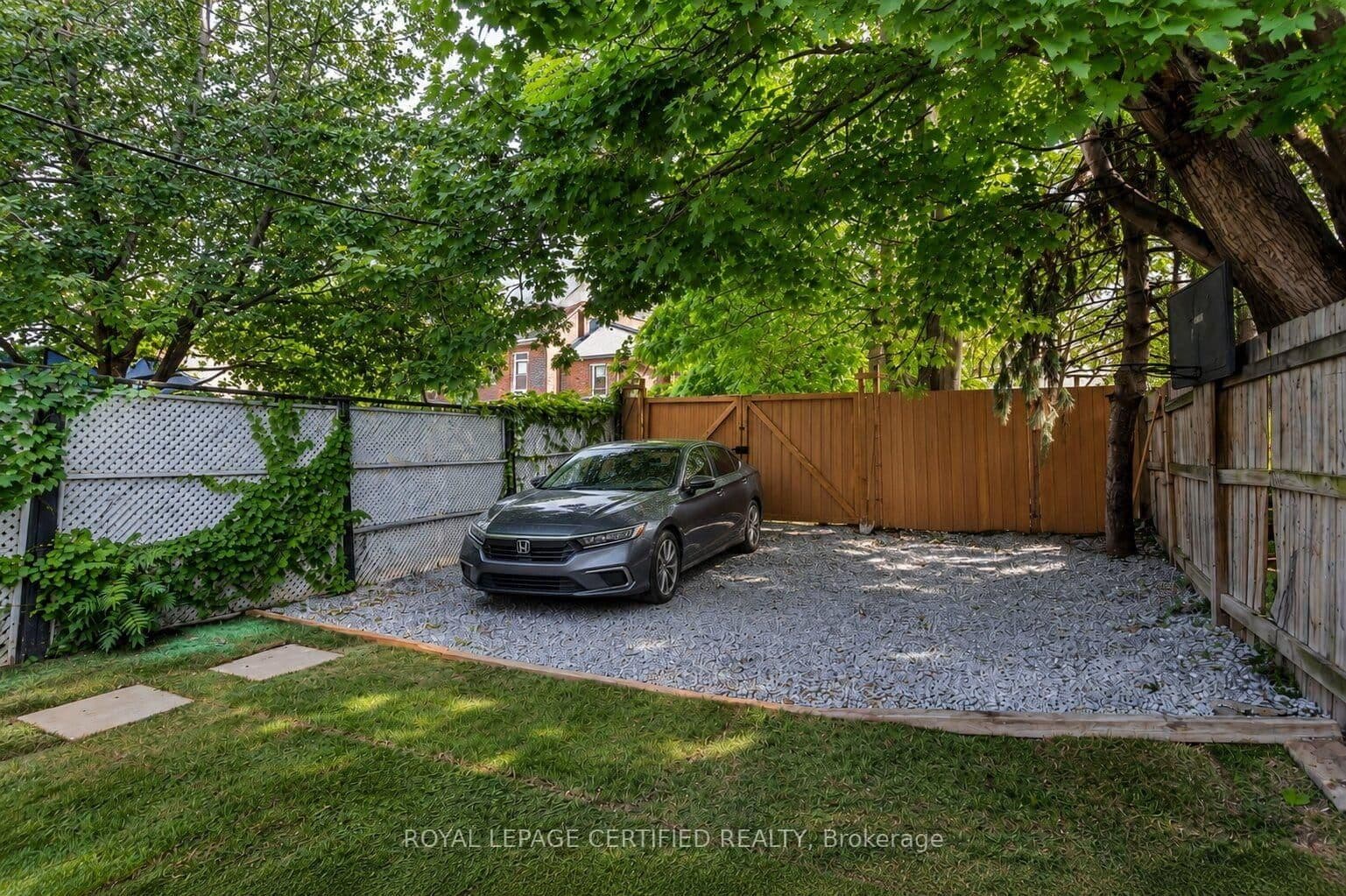 Emerald Street in Hamilton · Landsdale — photo 3