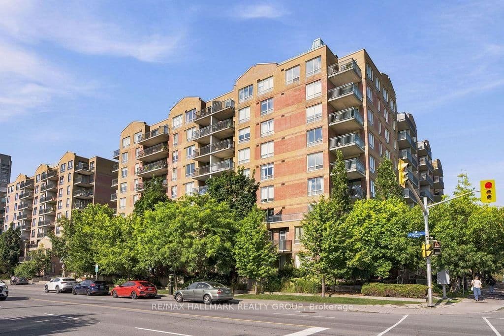 Photo of Holland Avenue in Ottawa · Ottawa West