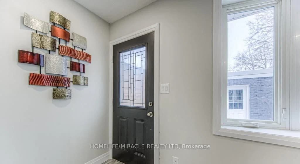 Overlea Drive in Kitchener — photo 2