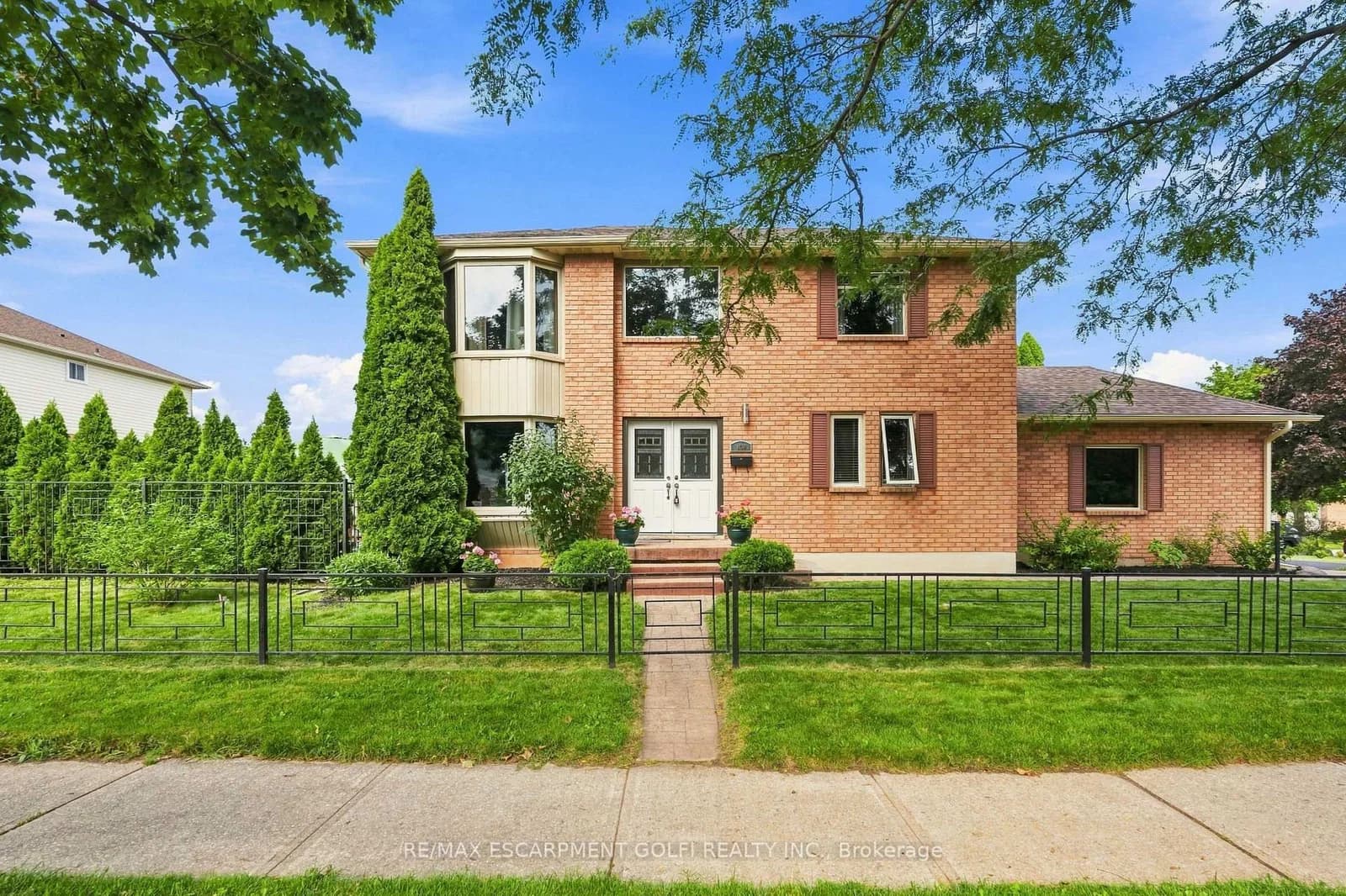 Photo of Livingston Avenue in Grimsby · Grimsby West