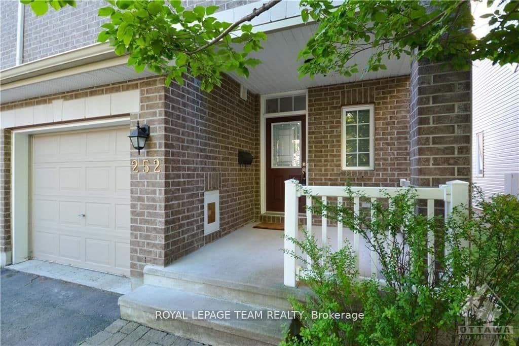 Tandalee Crescent in Ottawa · Kanata - Emerald Meadows/Trailwest — photo 2