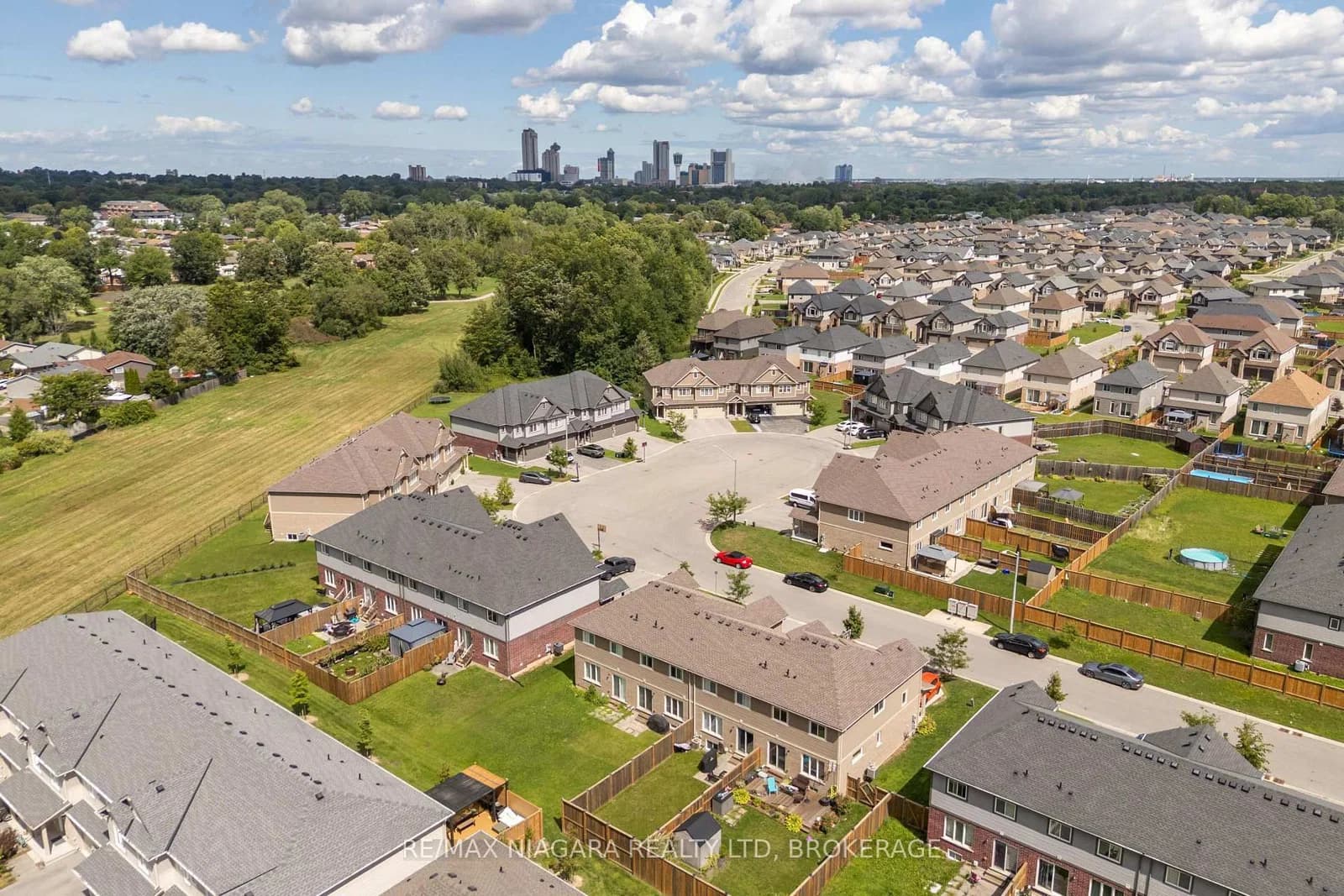 Cole Court in Niagara Falls · Oldfield — photo 3