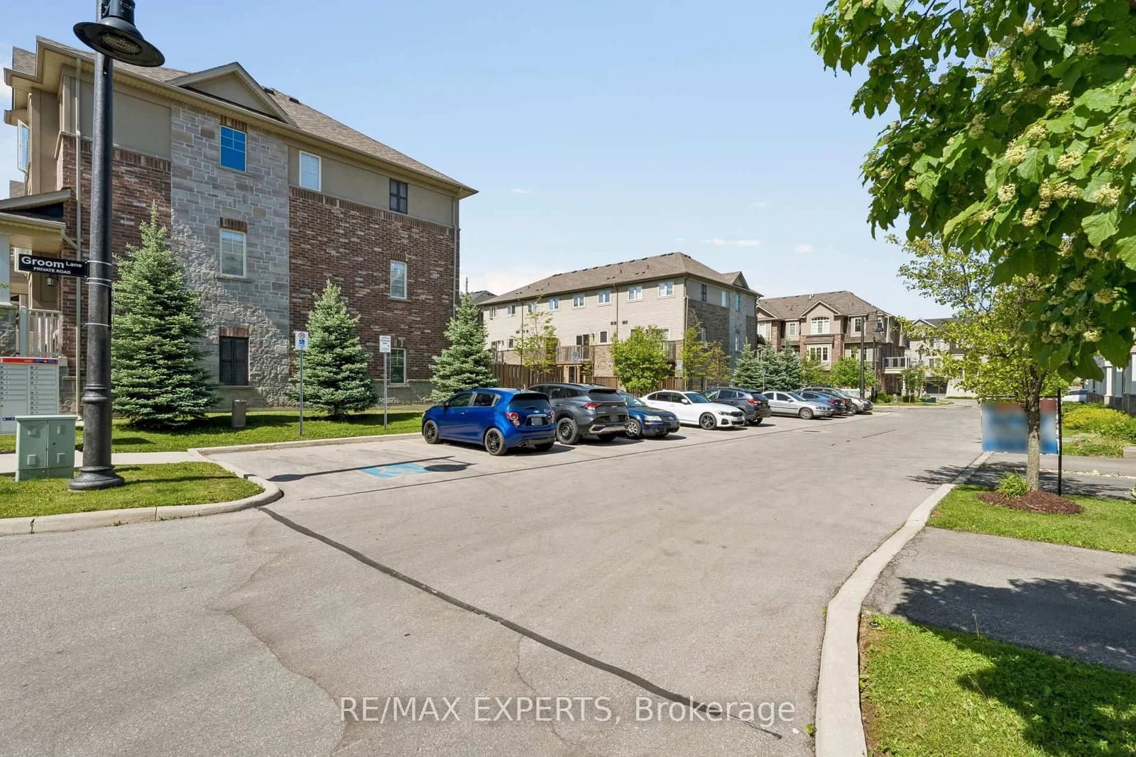 Groom Lane in Hamilton · Ancaster — photo 3