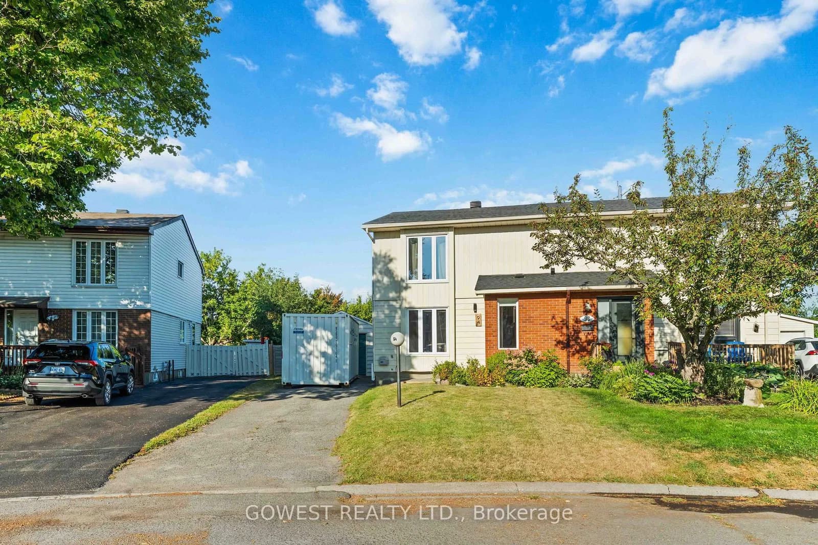 Fieldgate Drive in Ottawa · Barrhaven - Knollsbrook — photo 2