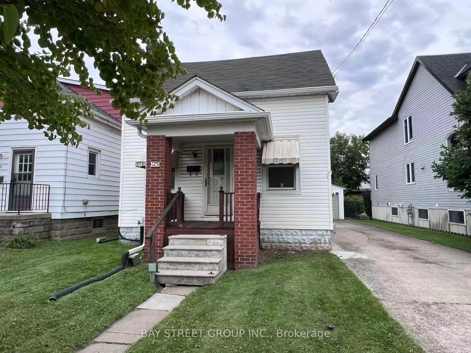 Photo of Broadway Avenue in Hamilton · Ainslie Wood